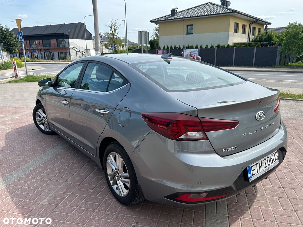 Hyundai Elantra 1.6 Premium - 6