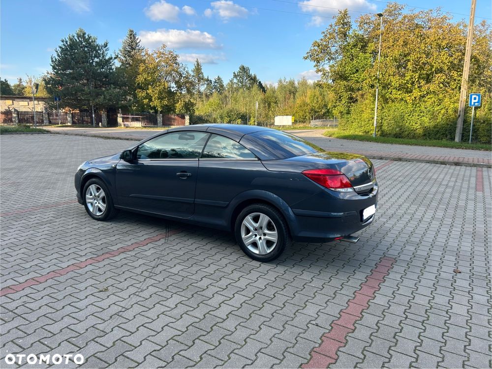 Opel Astra GTC 1.6 Cosmo - 11