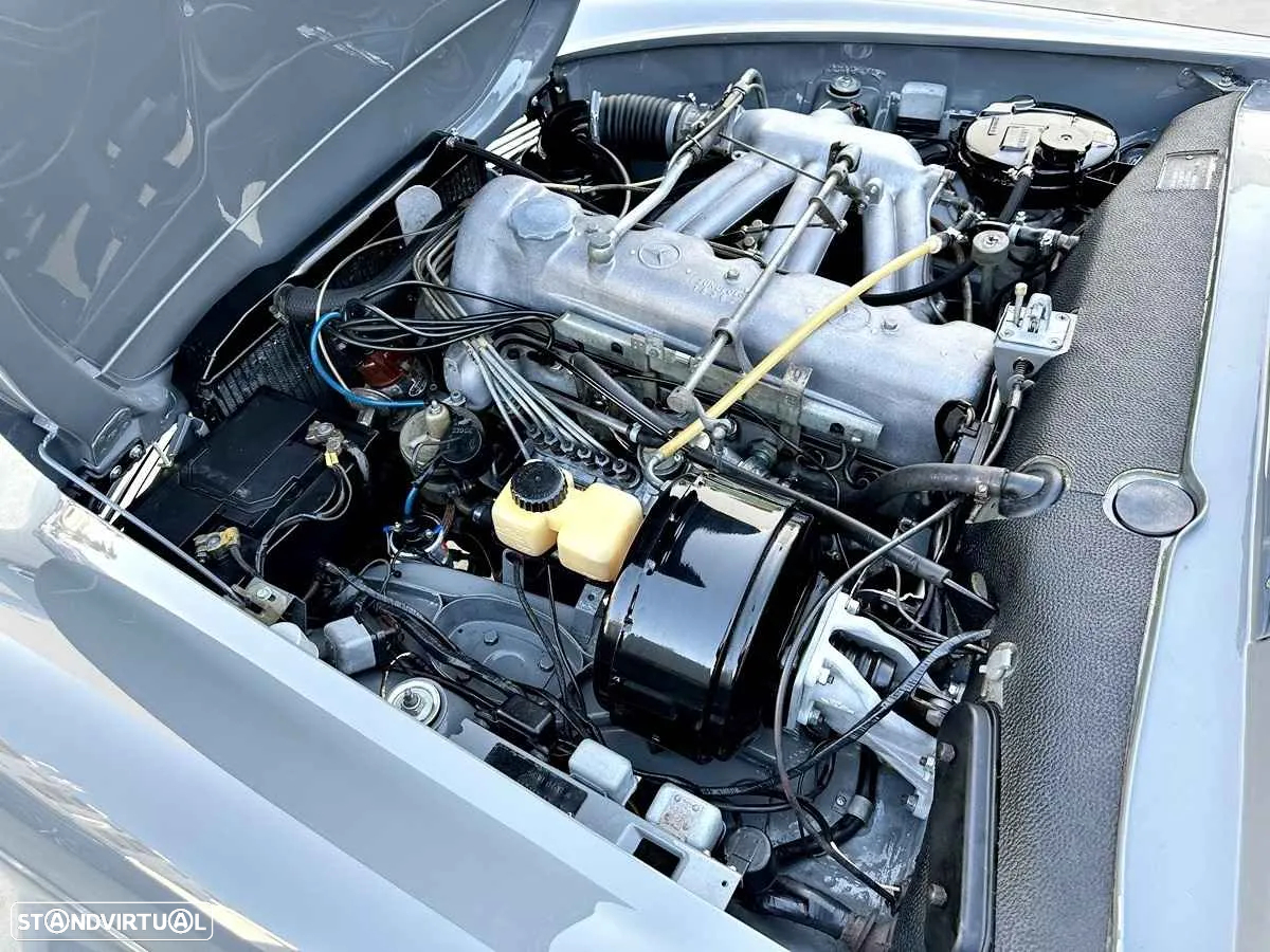 Mercedes-Benz 230 - 36