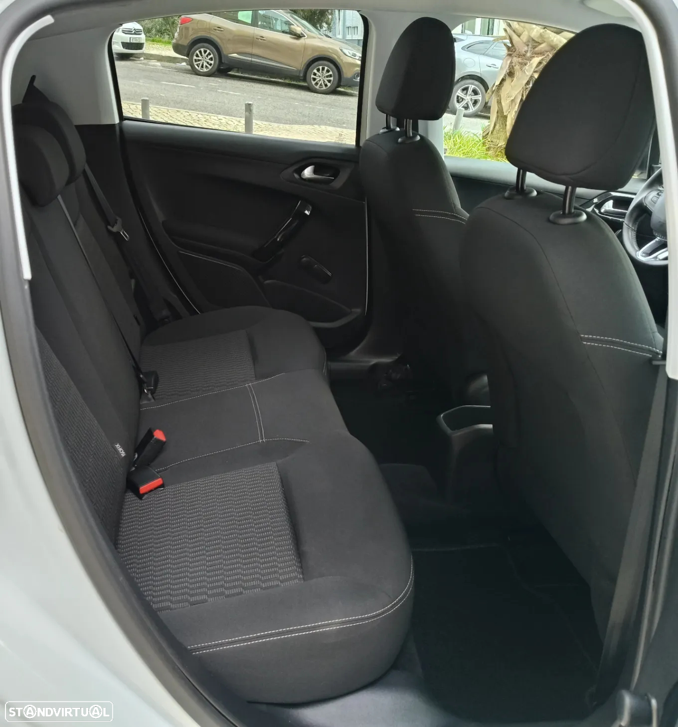 Peugeot 208 1.6 BlueHDi Style - 22