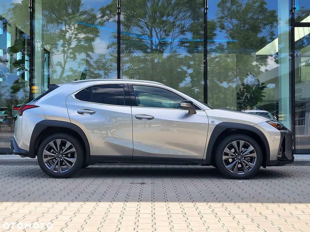Lexus UX 300h F Sport Design - 4