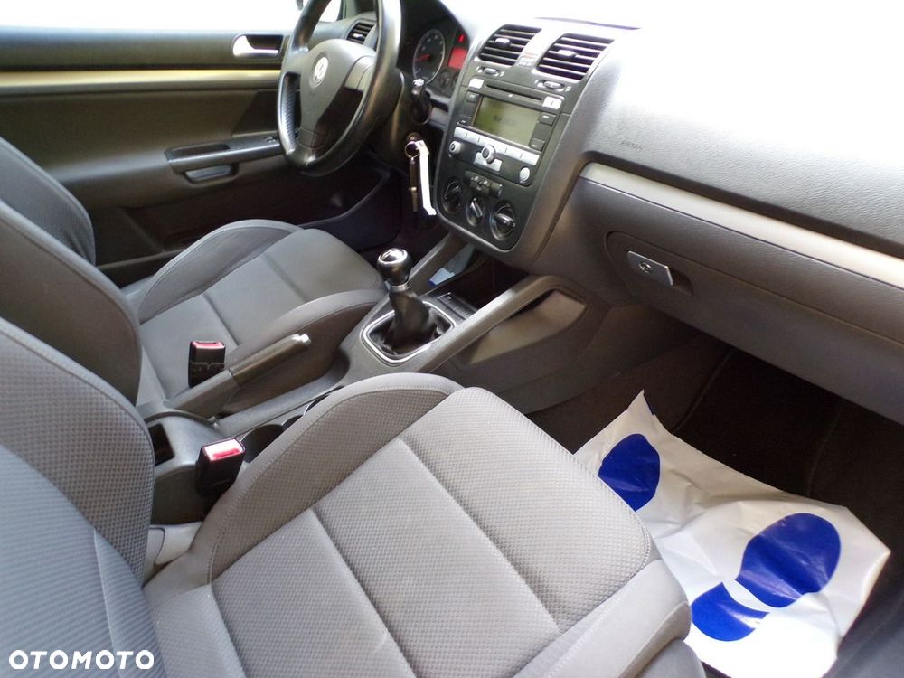 Volkswagen Golf - 22