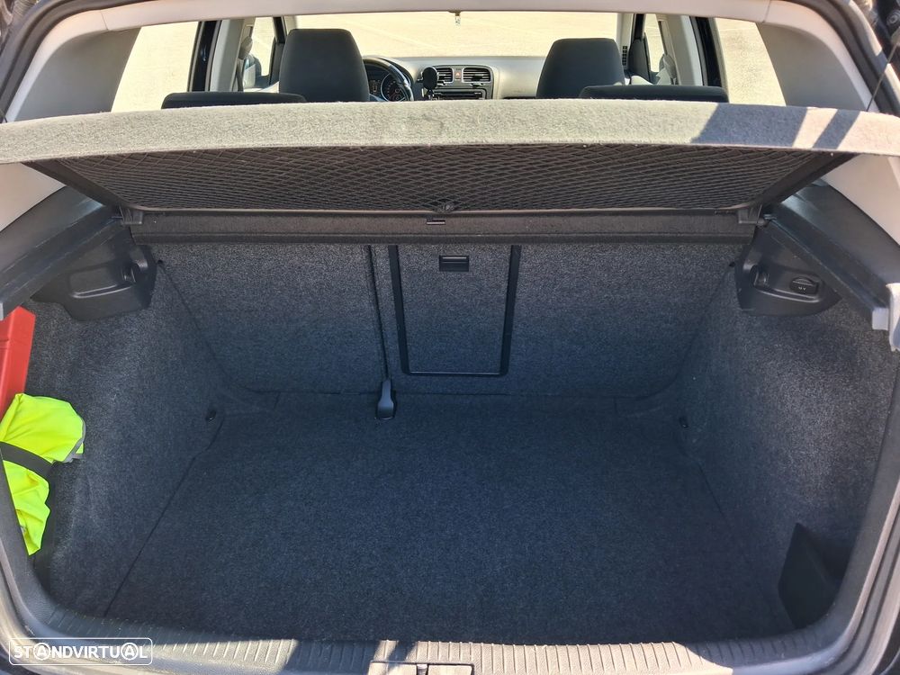 VW Golf 1.6 TDi Highline DSG - 18