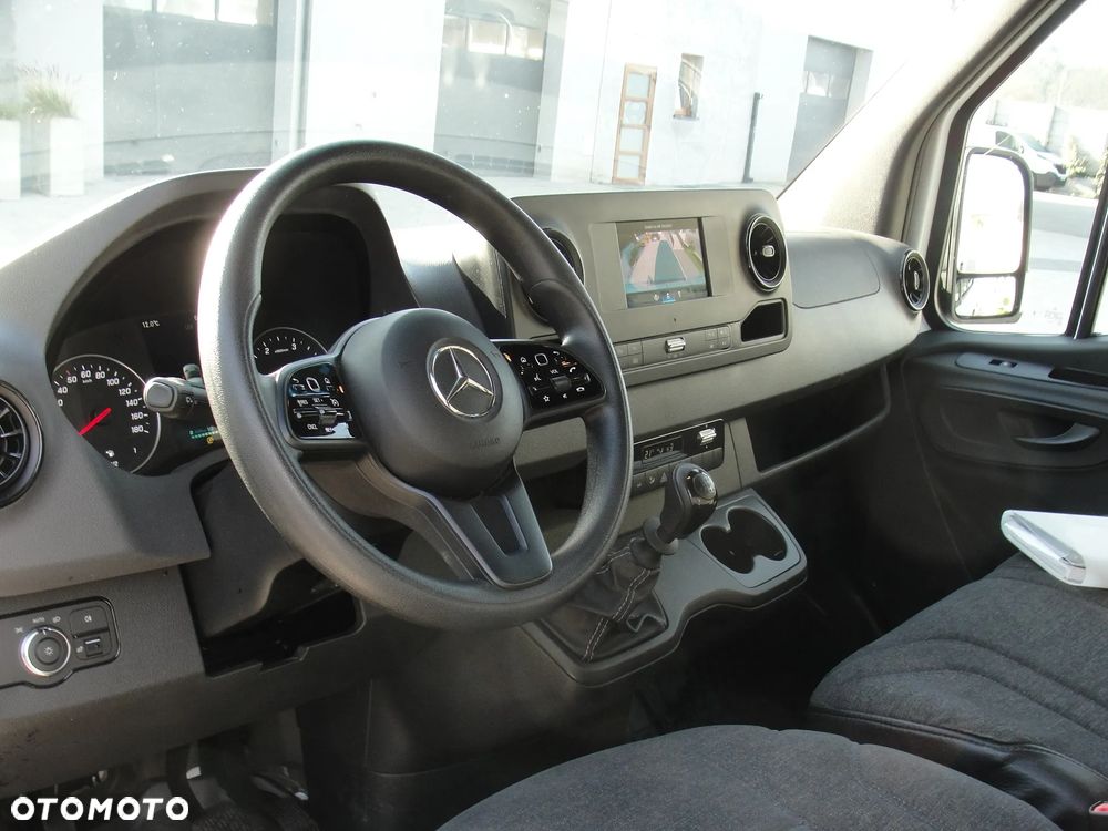 Mercedes-Benz Sprinter - 10