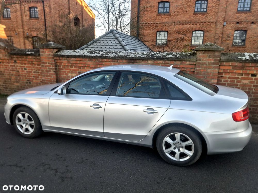 Audi A4 Limousine - 11