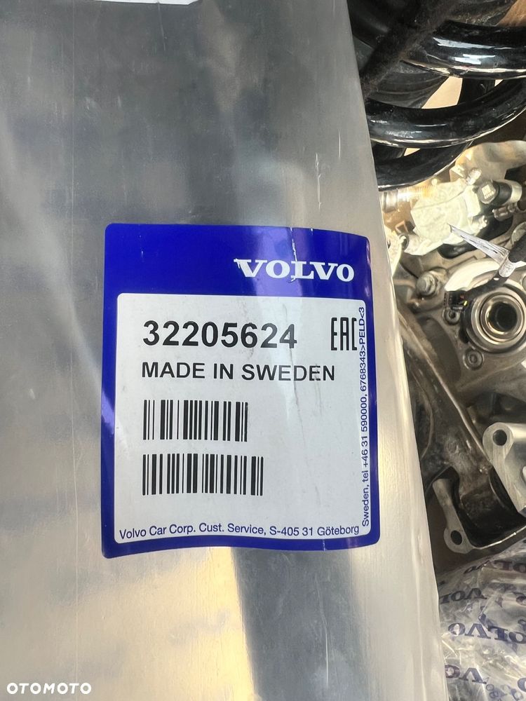 Nowy lewy wspornik podłogi bagażnika XC60 - 5