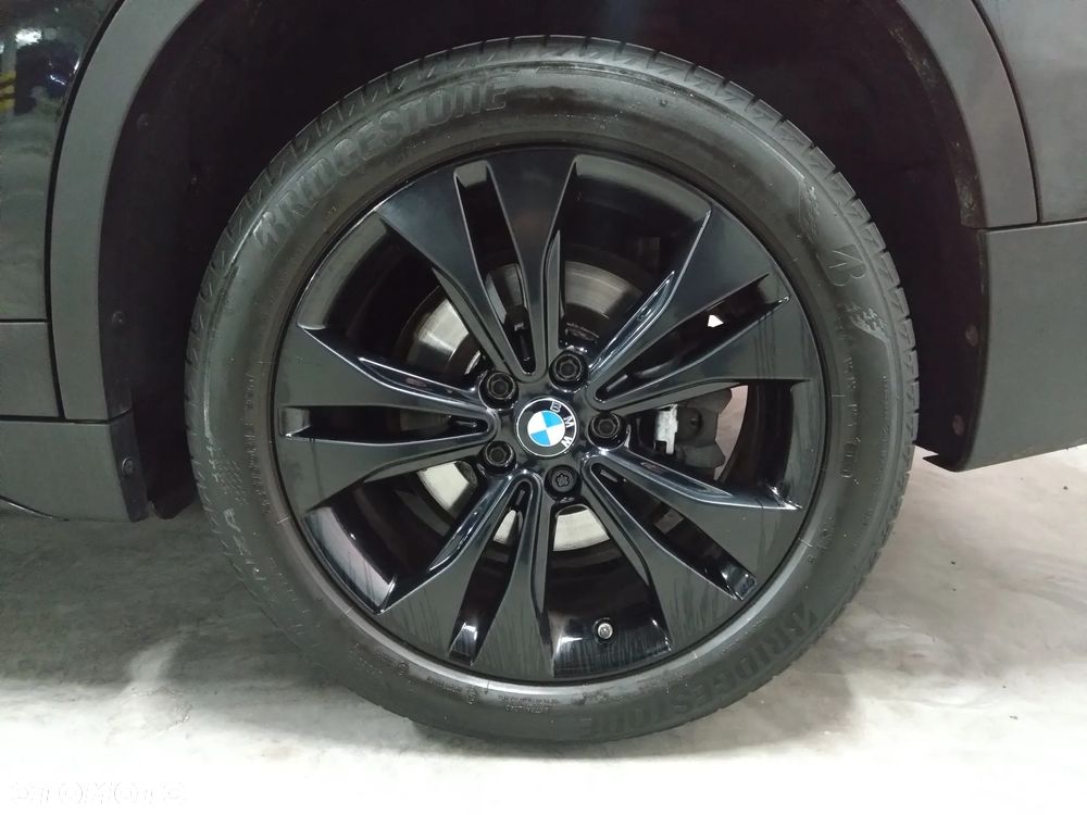 BMW X1 xDrive20i Sport Line - 10
