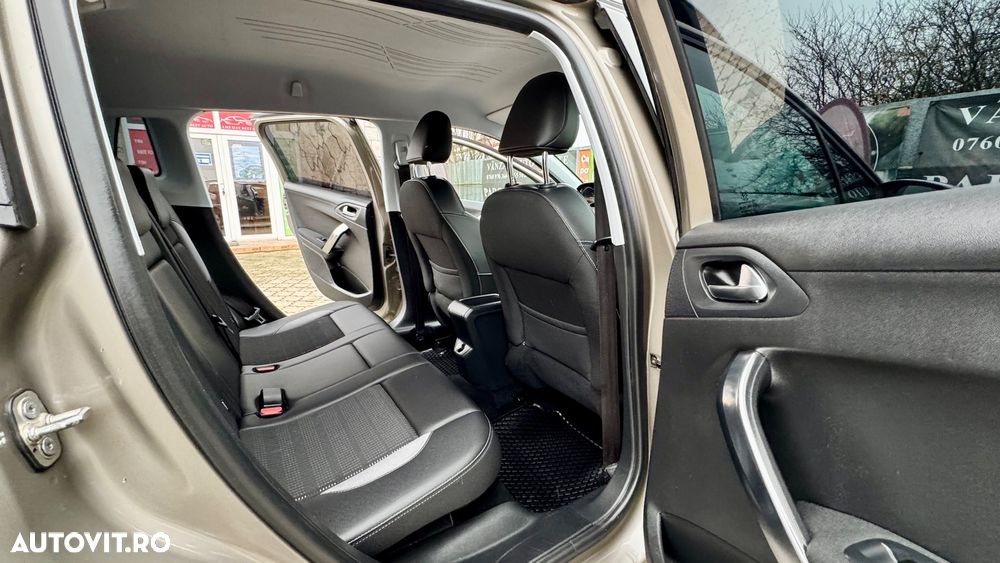 Peugeot 2008 - 11