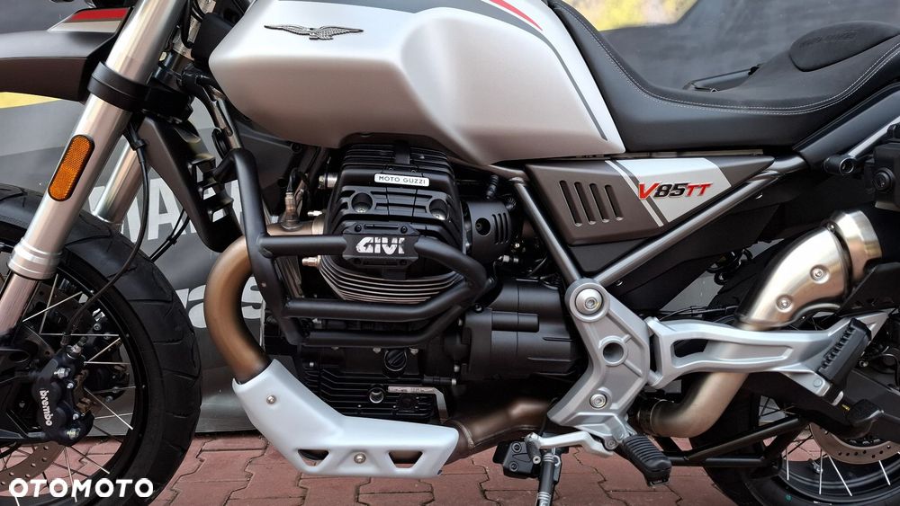 Moto Guzzi V85 - 12