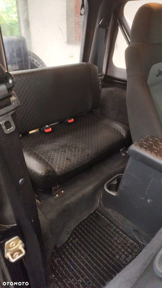 Jeep Wrangler - 11