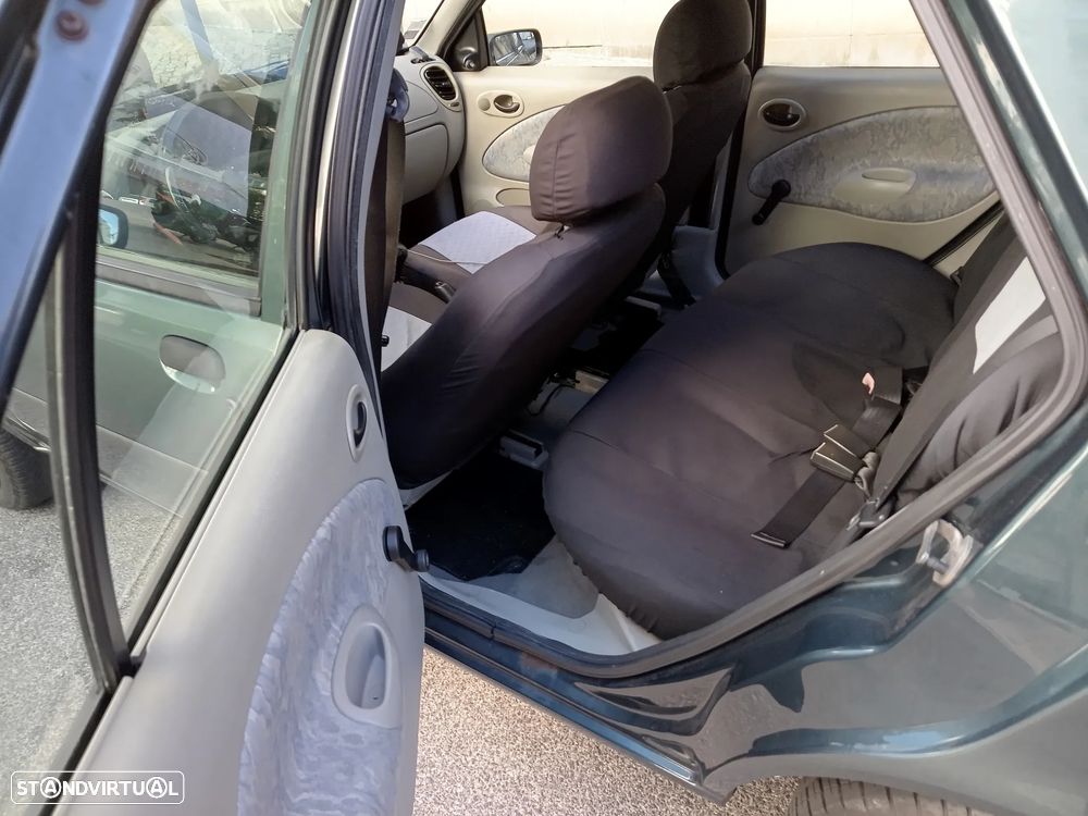 Ford Fiesta 1.25 Studio - 11