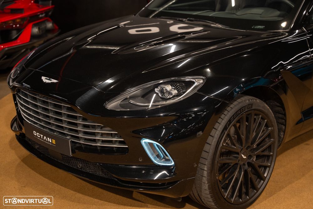 Aston Martin DBX - 8