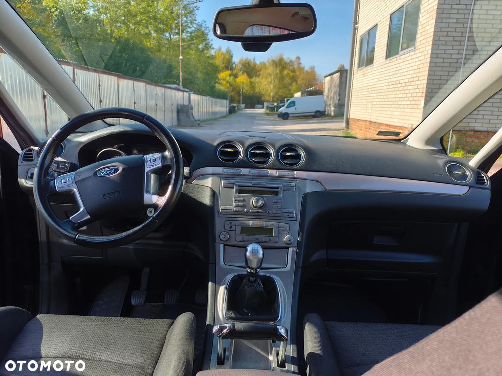 Ford S-Max - 11