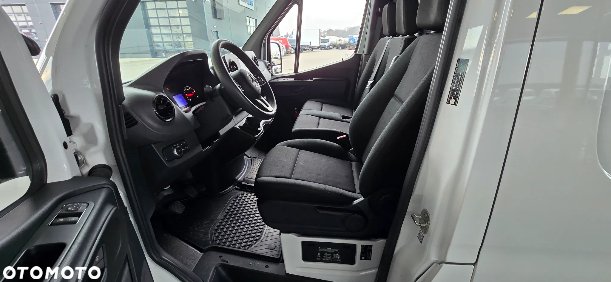 Mercedes-Benz Sprinter - 16