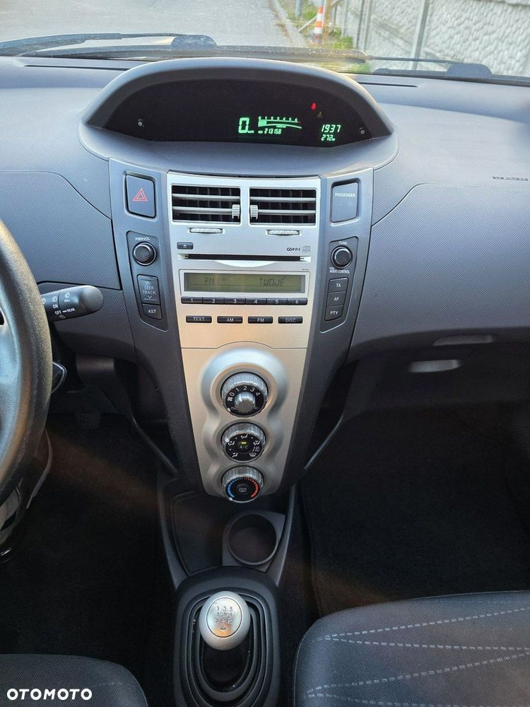 Toyota Yaris 1.3 VVT-i Sol - 19