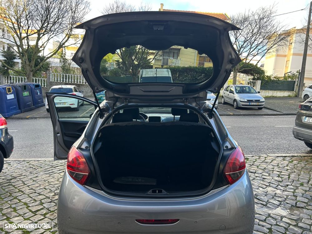 Peugeot 208 1.2 PureTech Signature - 18
