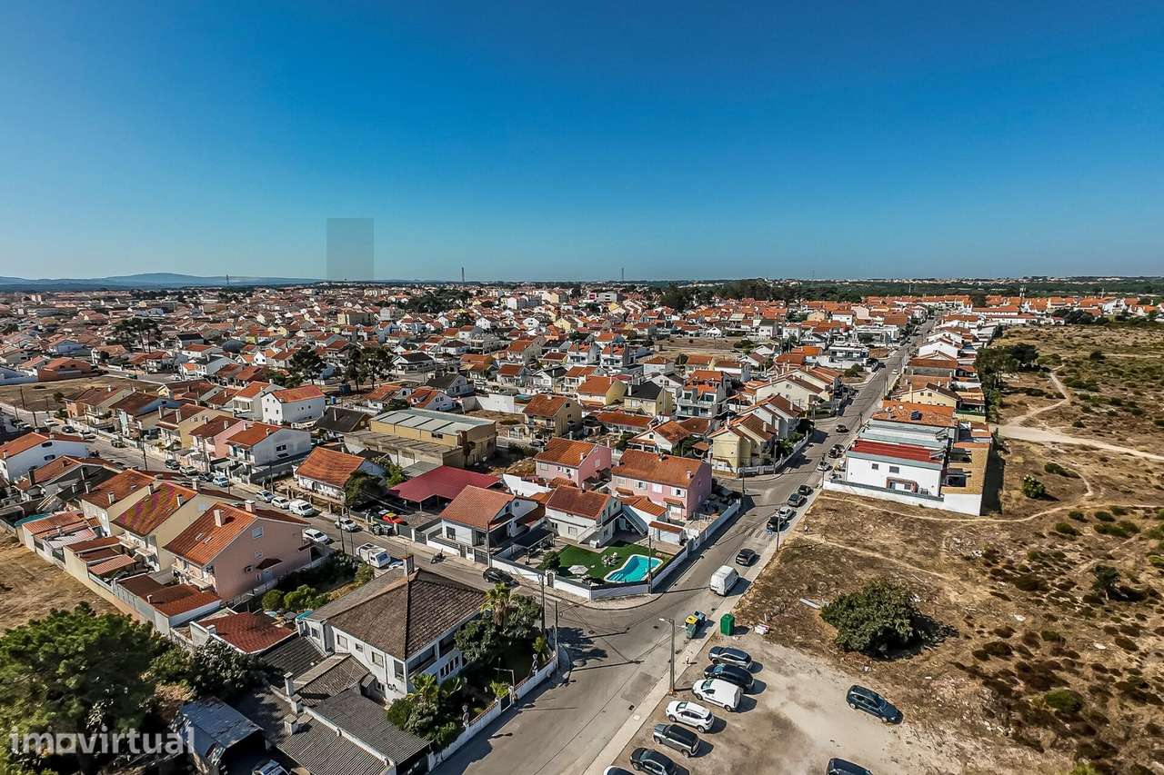Moradia T3 Totalmente Remodelada com Piscina | Quinta do Conde - Grande imagem: 4/60