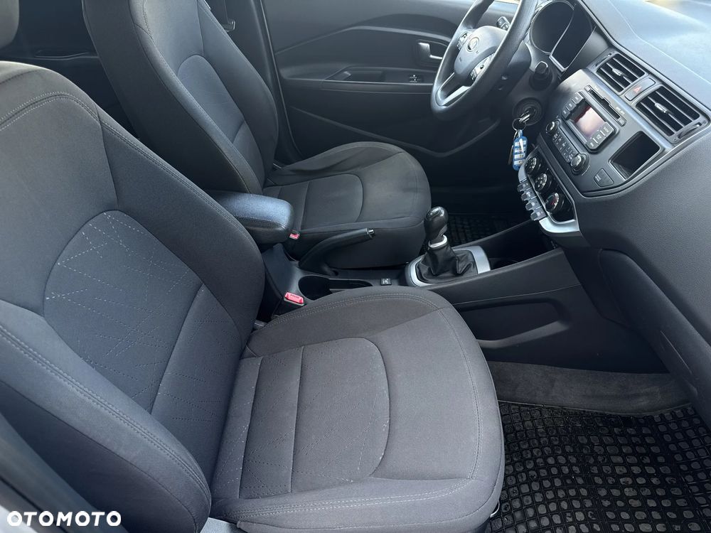 Kia Rio 1.4 M - 19
