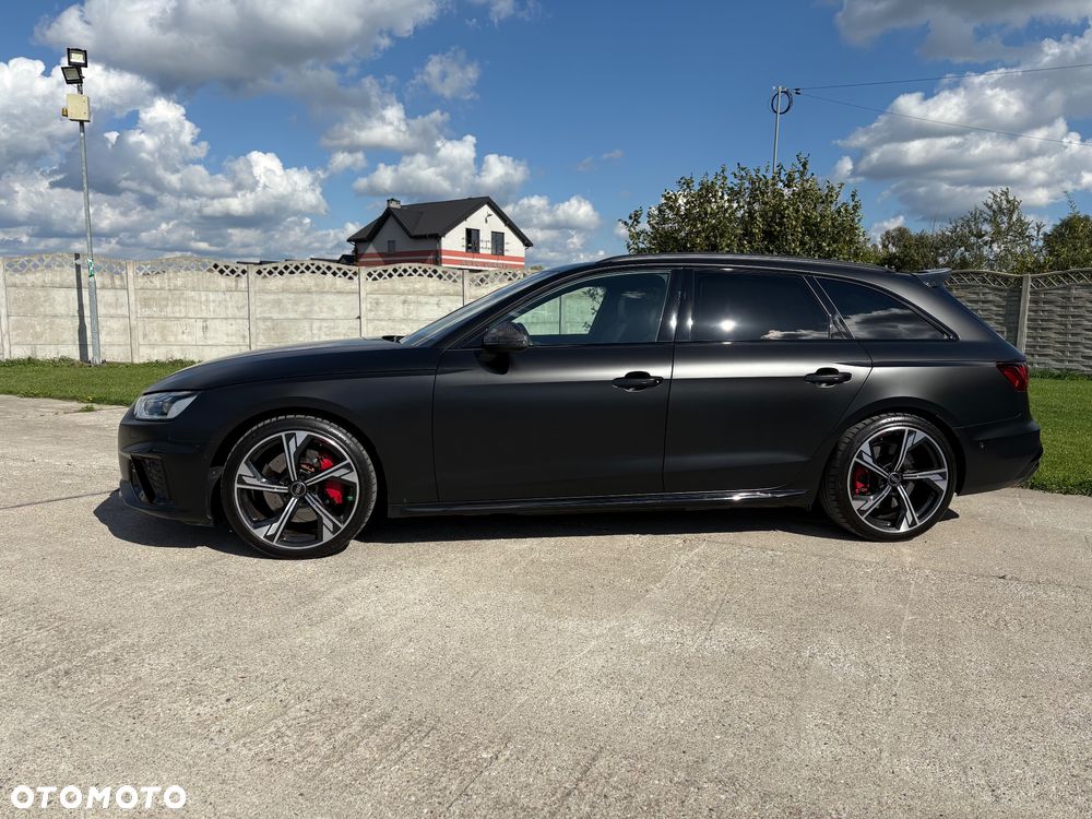 Audi A4 Avant 2023 photo 2