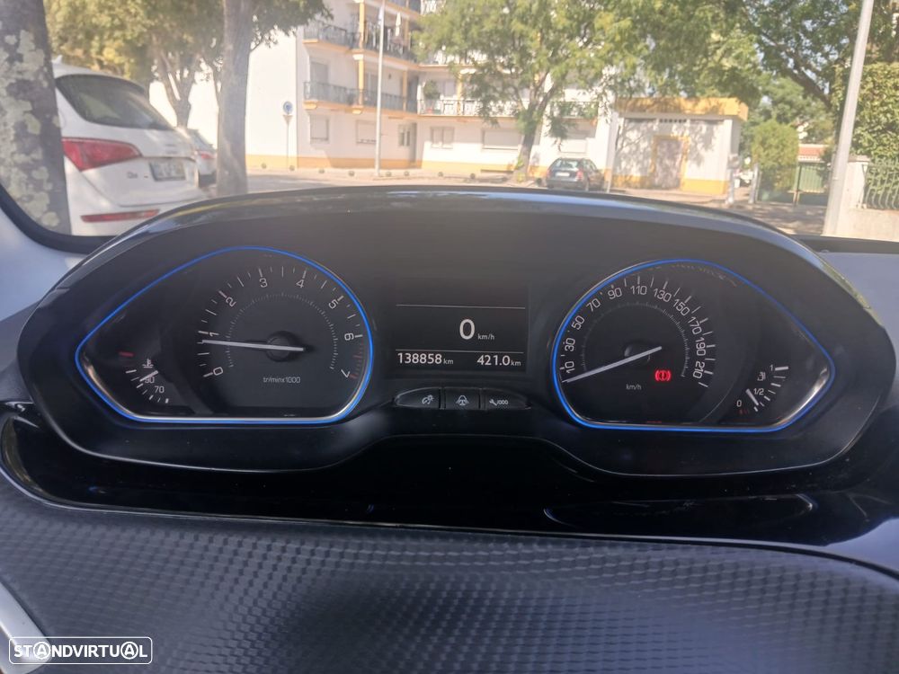 Peugeot 2008 1.2 PureTech Allure - 10
