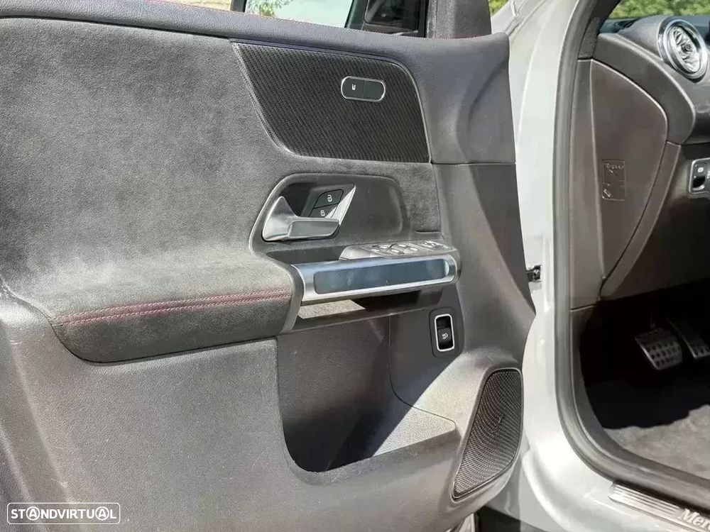 Mercedes-Benz GLB 200 d AMG Line - 19