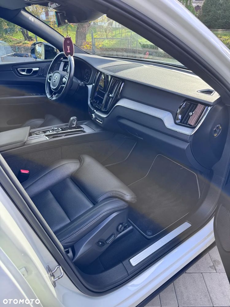 Volvo XC 60 D4 AWD R-Design - 12