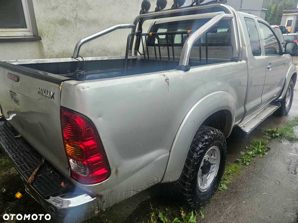 Toyota Hilux - 4