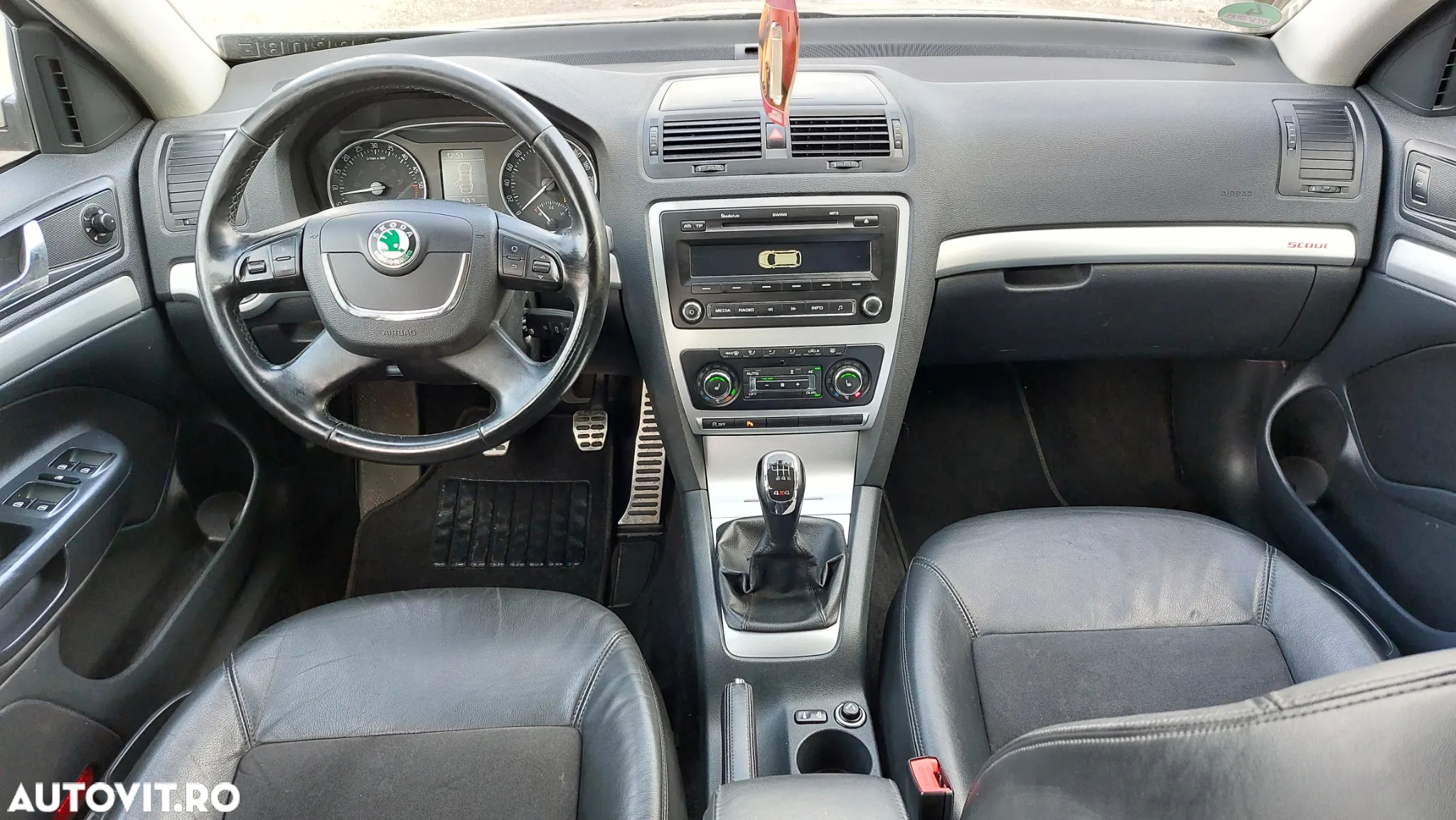 Skoda Octavia Combi 2.0 TDI DPF Scout 4x4 - 9