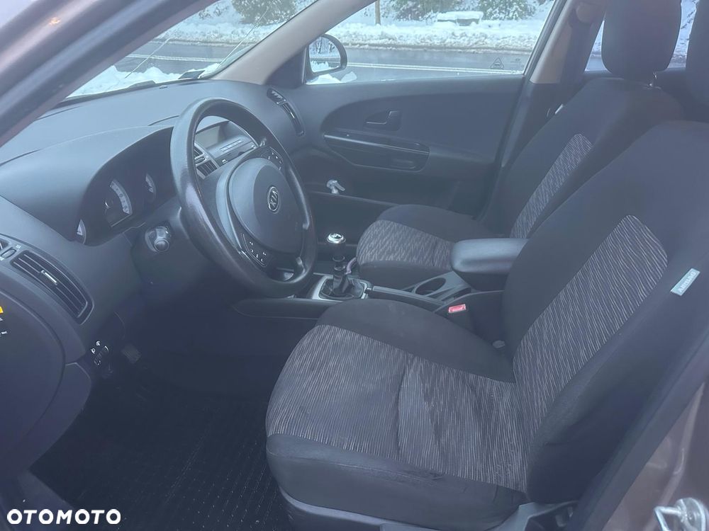 Kia Ceed - 6