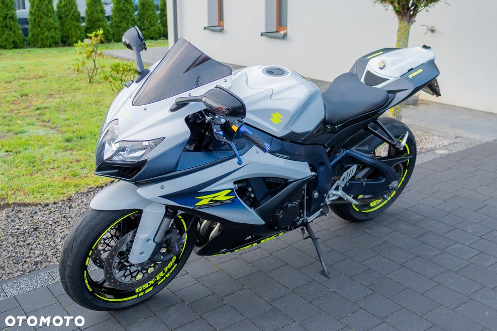 Suzuki GSX-R - 6