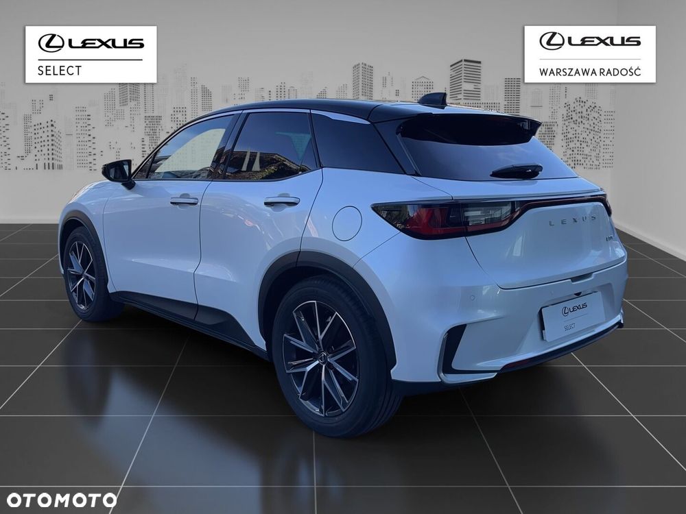 Lexus LBX - 4