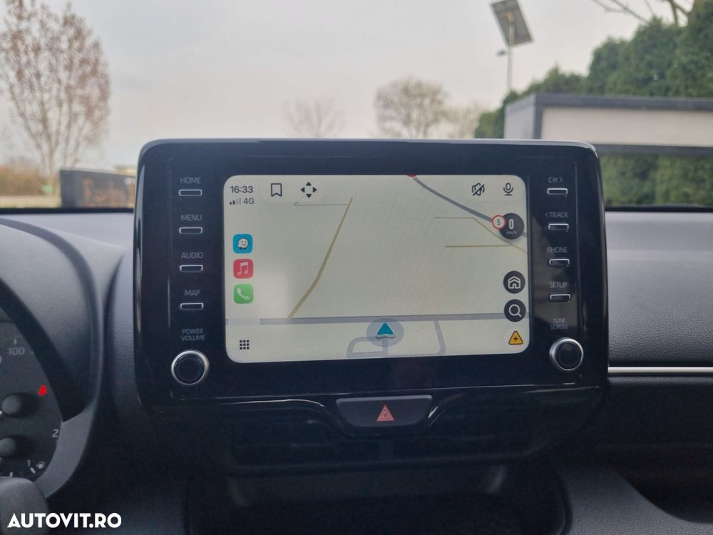 Toyota Yaris 1.5 L CVT Dynamic - 20