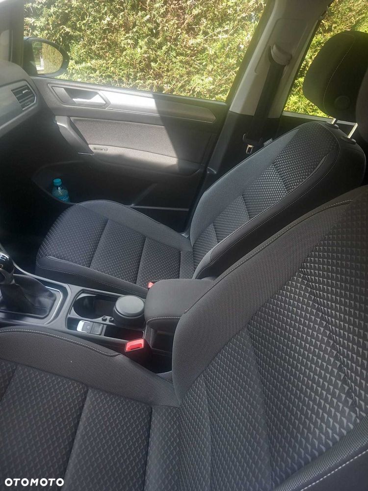 Volkswagen Touran - 4