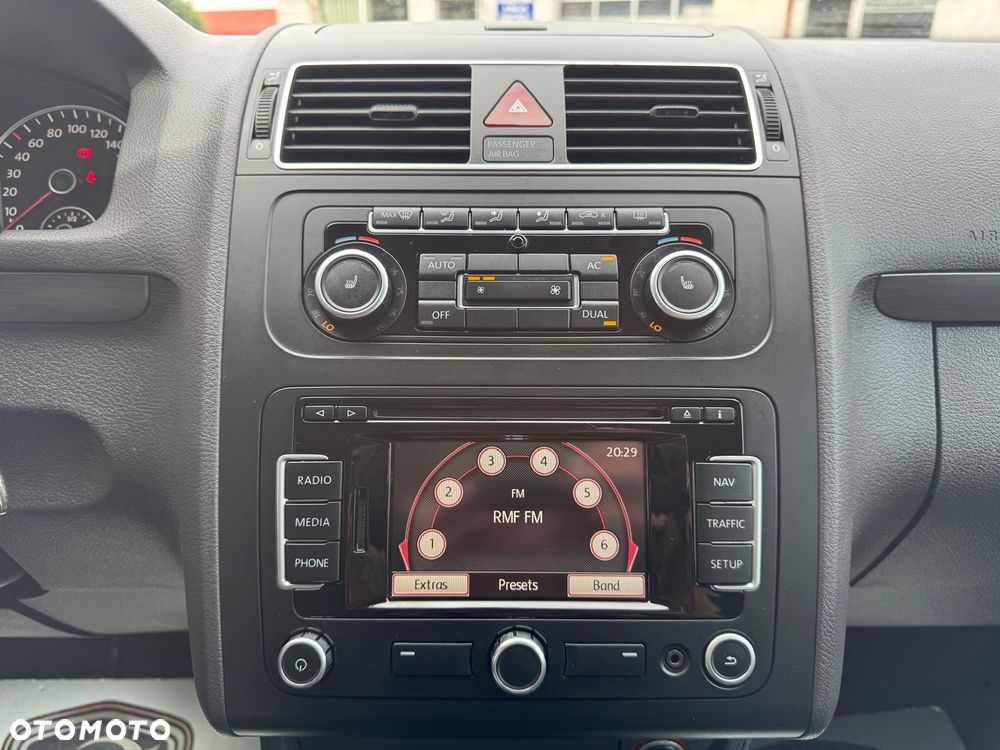 Volkswagen Touran - 24