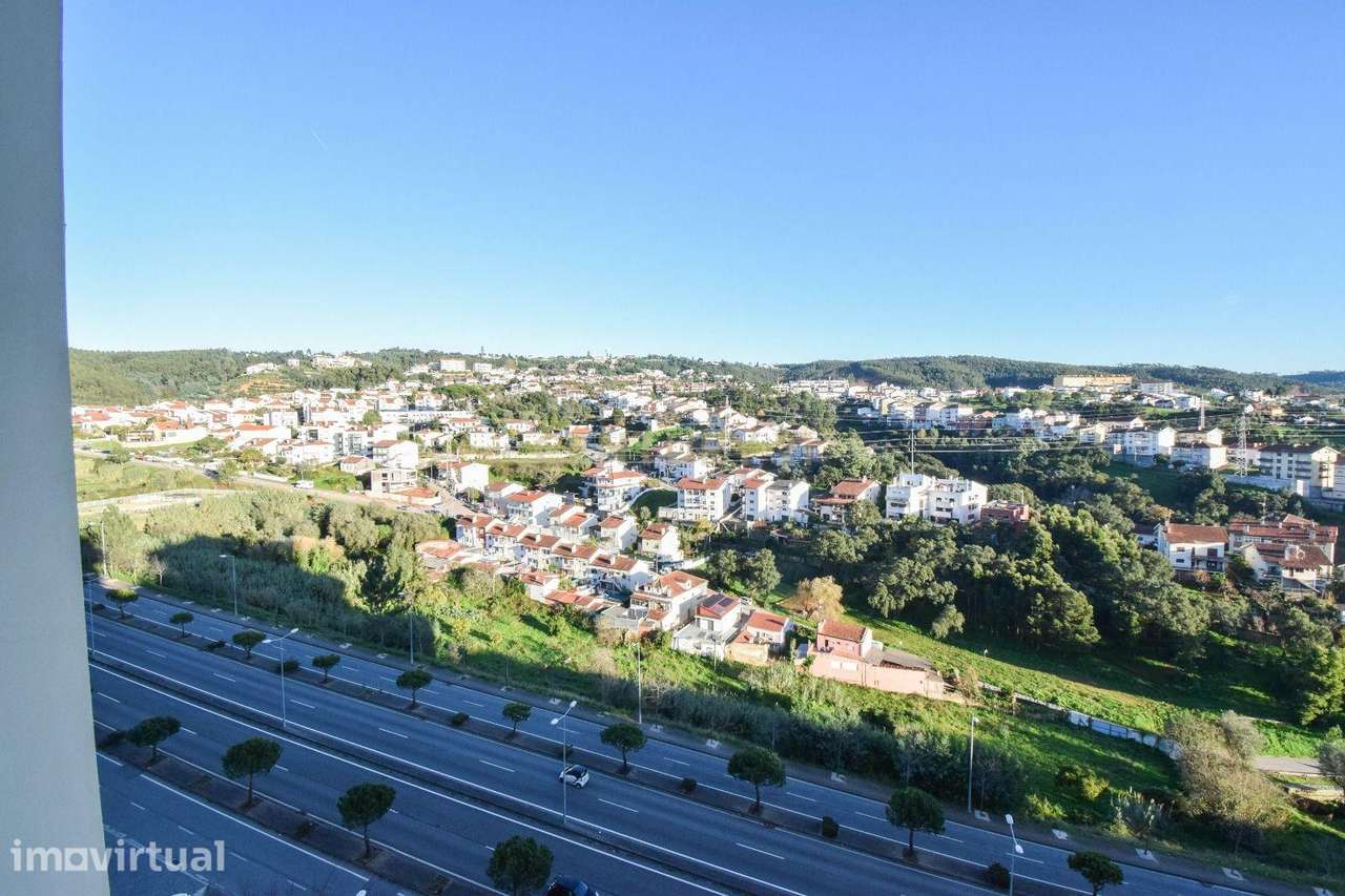 Arrenda-se T4 com garagem na Avenida Elísio de Moura em Coimbra - Grande imagem: 5/35