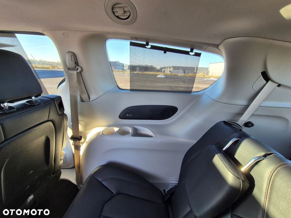 Chrysler Pacifica - 37