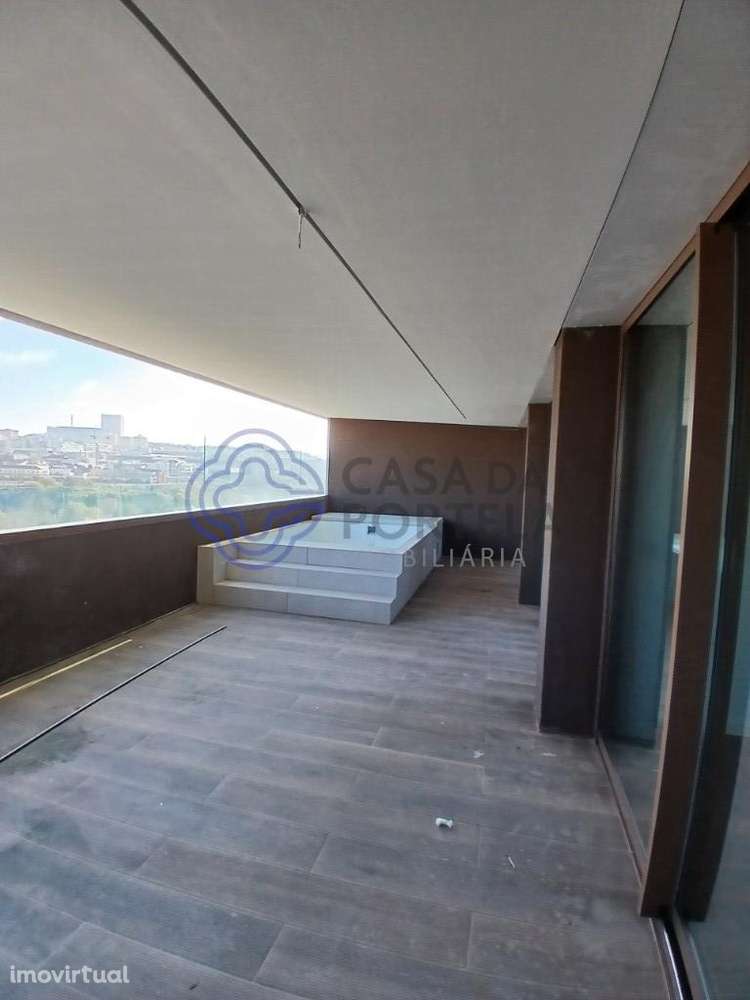 Condomínio privado, fração com varanda/terraço 45m2, garagem 35m2, pis - Grande imagem: 2/60