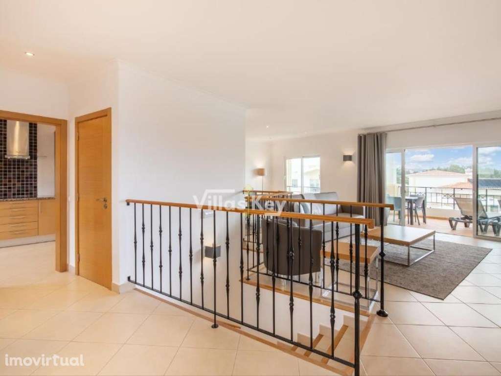 Moradia com vista mar e piscina, perto da praia da Salema,Algarve. - Grande imagem: 2/20