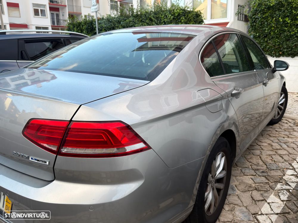 VW Passat 2.0 TDI Confortline - 12