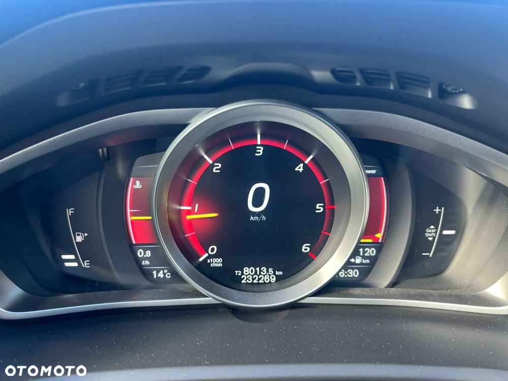 Volvo V40 D4 Summum - 13