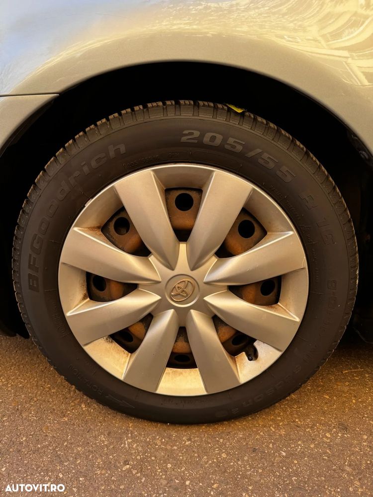 Toyota Avensis 1.6 Comfort - 40