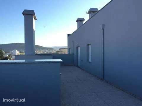 Apartamento T1 no centro de Viana, com vistas e terraço generosos. - Grande imagem: 3/10