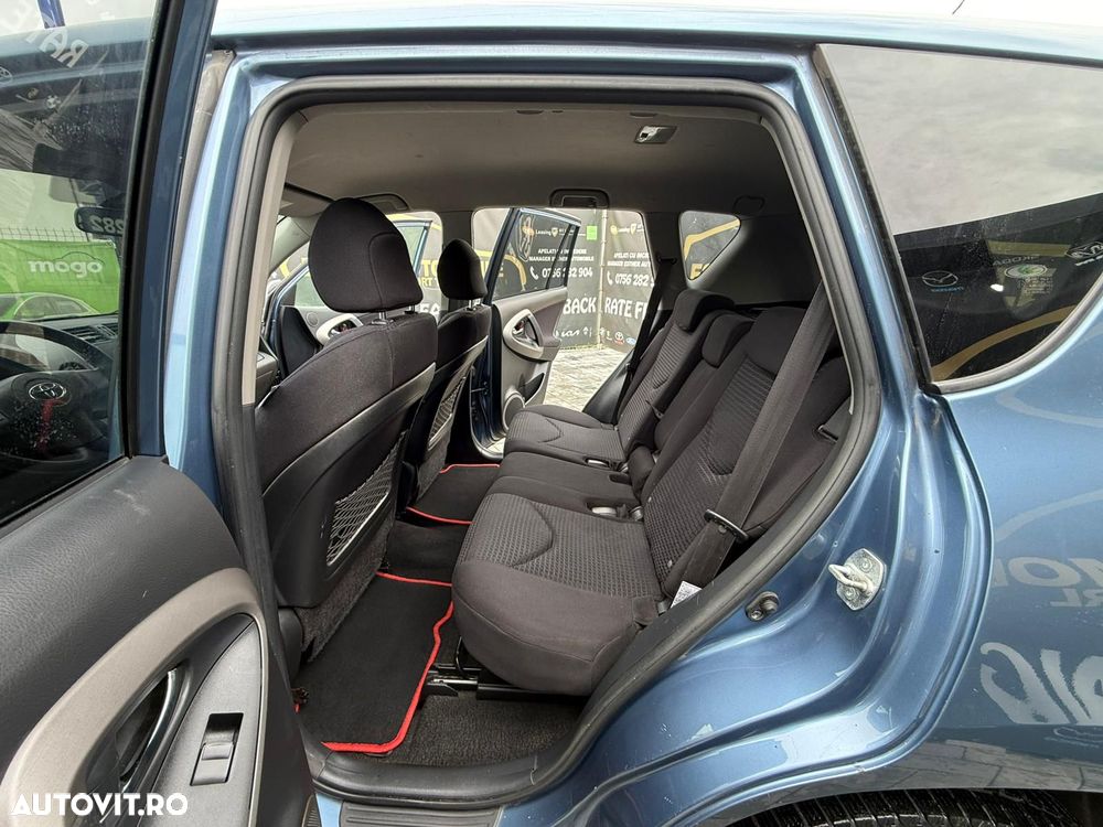 Toyota RAV4 - 6