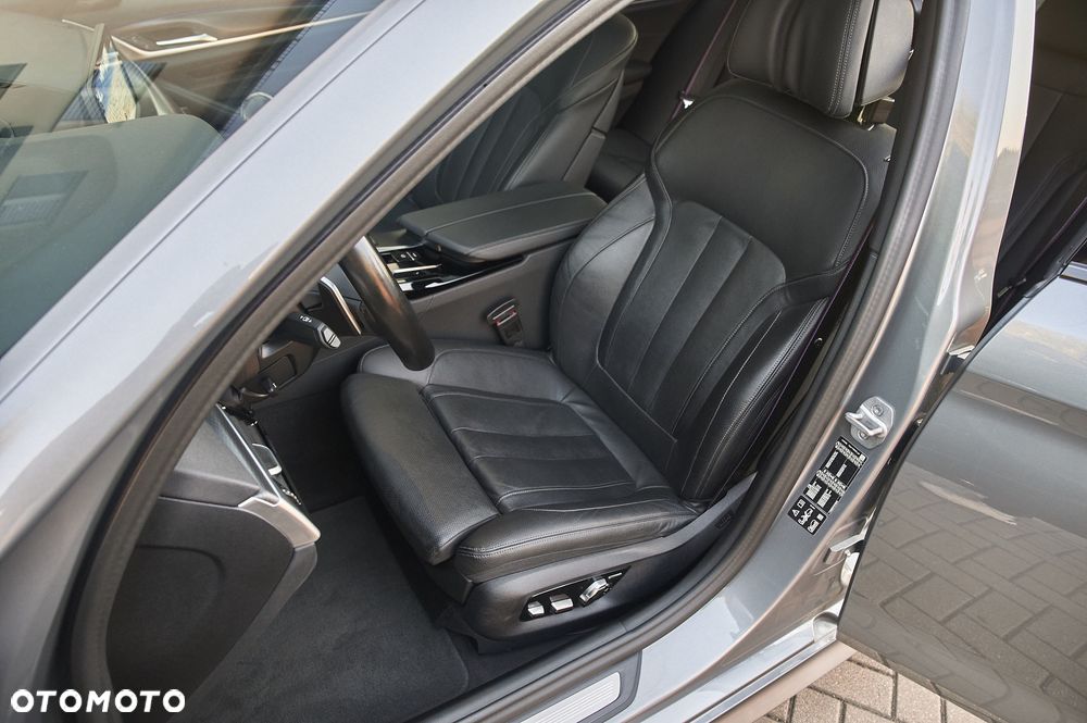BMW Seria 5 530d xDrive - 24