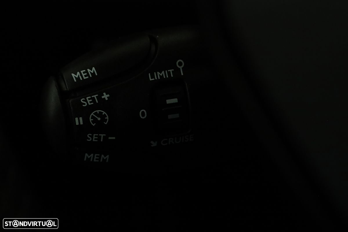 Peugeot 2008 1.2 PureTech Allure EAT8 - 18