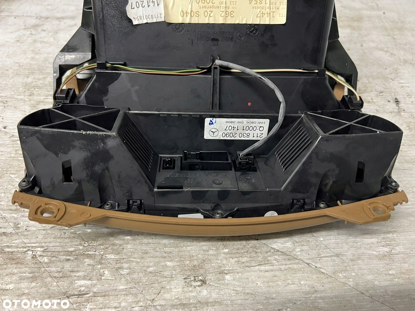 Panel sterowania klimatyzacji kratki nawiew Mercedes A2118302090 - 6