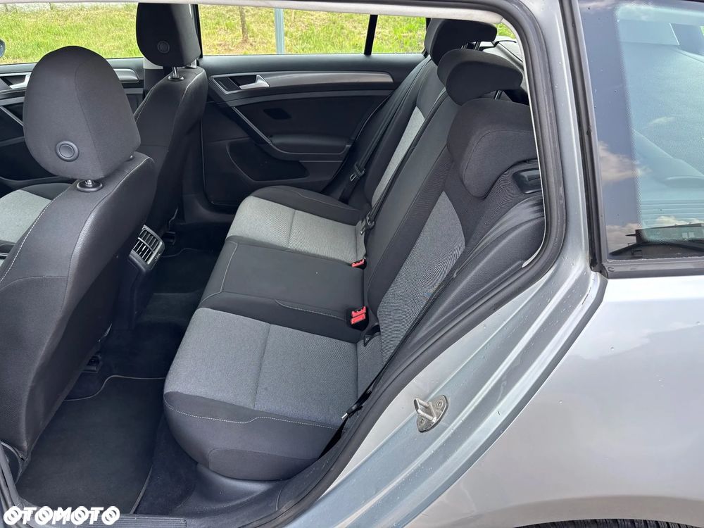 Volkswagen Golf - 28