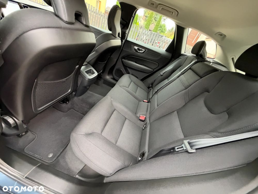 Volvo XC 60 B4 B Momentum Pro - 32