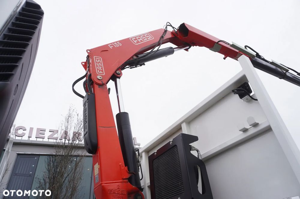 Renault C280 DTI 8 / HDS Fassi 5,6 t / Zasięg 8 m / Platforma 15 EPAL - 15