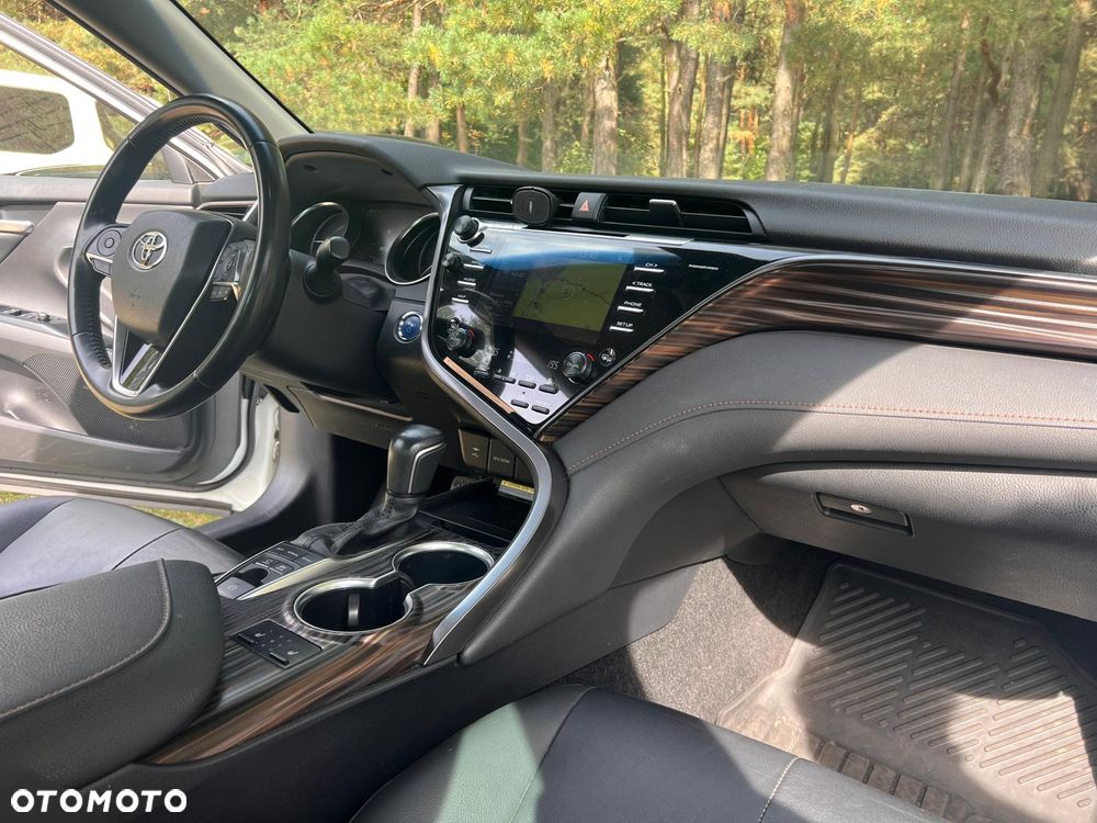 Toyota Camry 2.5 Hybrid Executive CVT - 2